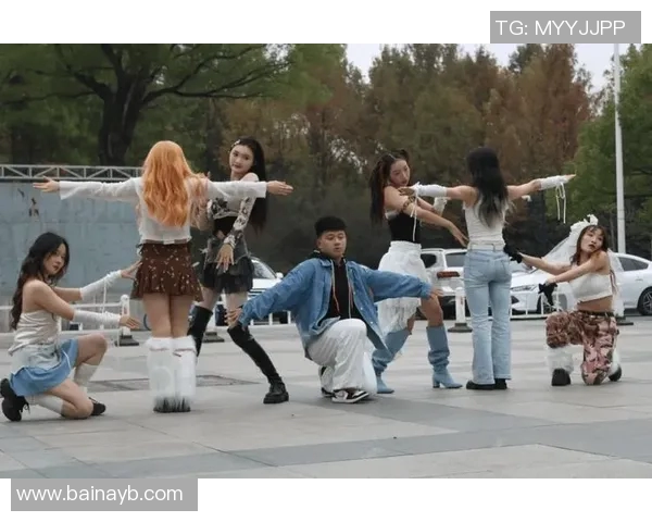 重庆街舞队实力揭秘：街舞巨献展现热情与创意的舞台魅力